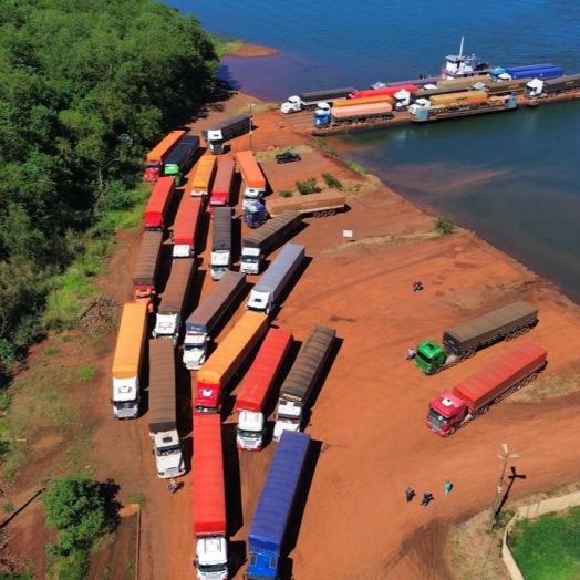 Demora na liberação de caminhões no Porto de Santa Helena gera lentidão e reclamações