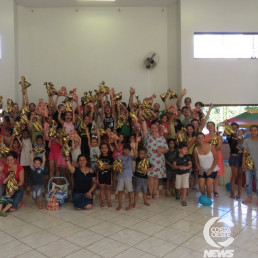 Crianças participam de ação alusiva ao natal promovida pela Igreja Assembléia de Deus em Santa Helena