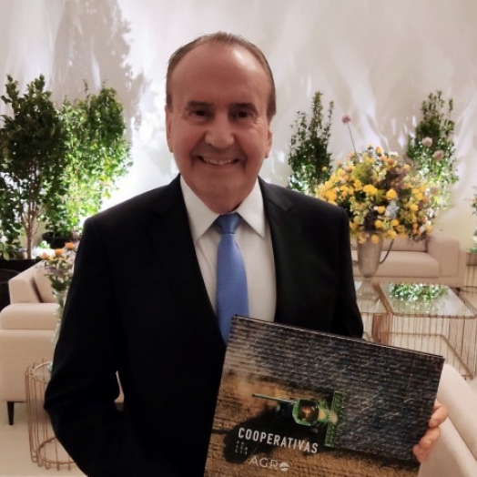Diretor-presidente da Lar Cooperativa é homenageado pelo Banco do Brasil em Curitiba