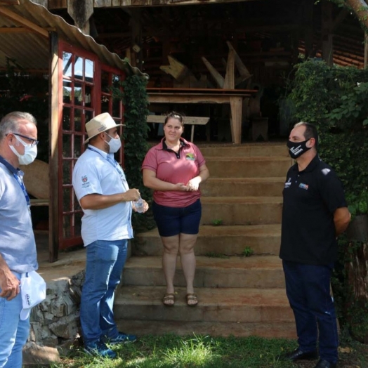 Diretoria da Paraná Turismo conhece propriedades adeptas ao Turismo Rural em Santa Helena
