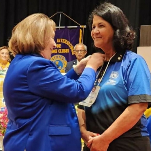 Distrito LD-1 do Lions Internacional entrega comenda para presidente da AMESFI
