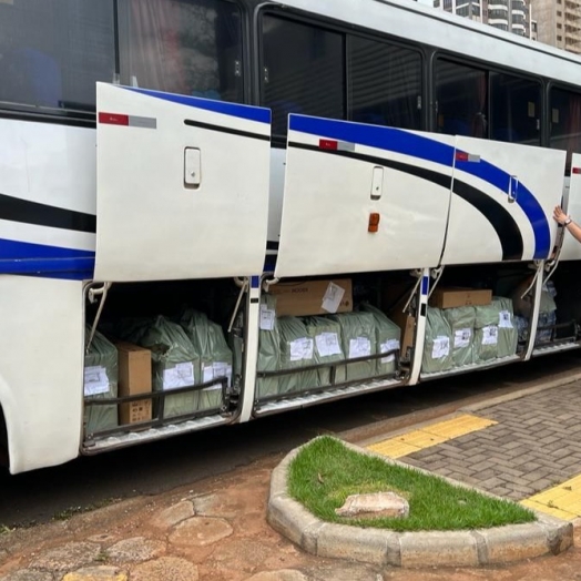Dois ônibus com mercadorias irregulares são apreendidos pela Receita Federal