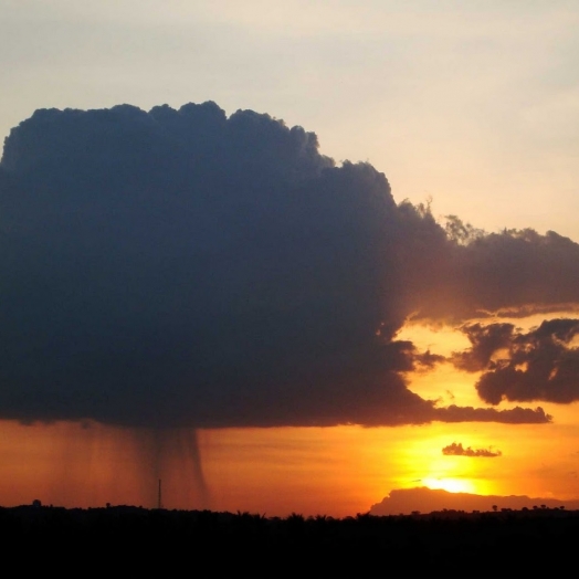 Domingo de calor e chuva no oeste do Paraná