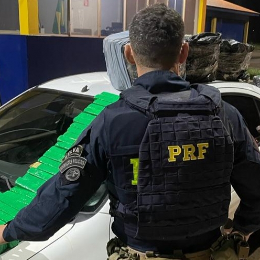 Drogas e cigarros são apreendidos pela PRF PR na tríplice fronteira