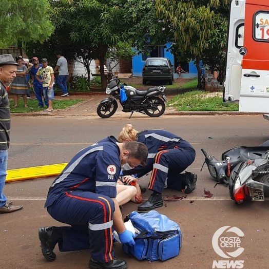 Duas pessoas ficam feridas em acidente entre carro e moto em Santa Helena