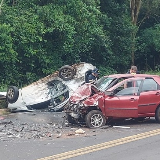 Duas pessoas morrem e cinco ficam feridas em acidente no Paraná