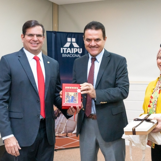 Em agenda oficial em Foz, embaixador da Jordânia visita Itaipu