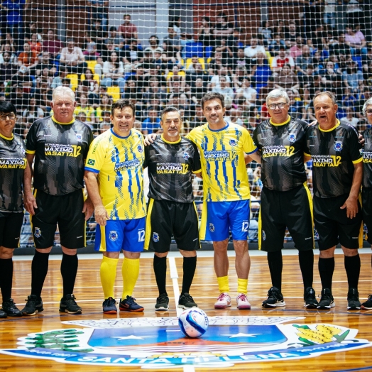 Em noite histórica, Santa Helena reinaugura ginásio com a presença do craque Falcão