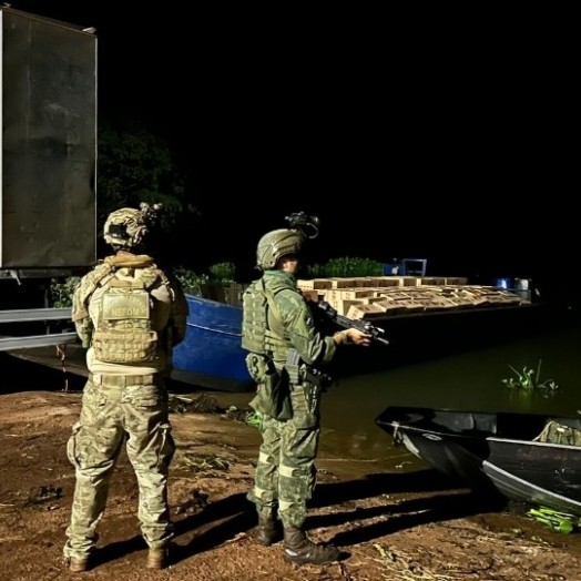 Embarcação, caminhão e 500 caixas de cigarros são apreendidos no Oeste do Paraná