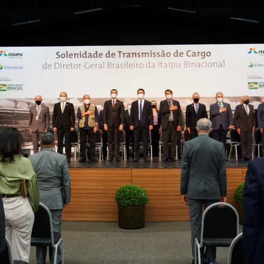 Emocionado, general Silva e Luna se despede da Itaipu Binacional