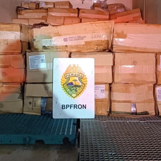 Equipe BPFRON apreende caminhão com camarão contrabandeados na cidade de Foz do Iguaçu