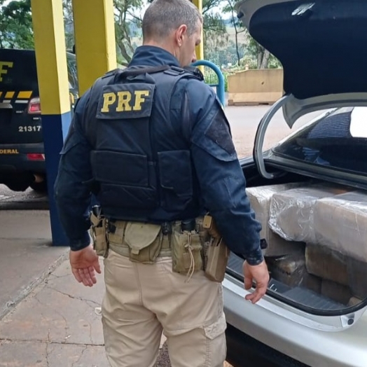 Equipe de combate ao crime apreende 285kg de maconha em veículo de locadora