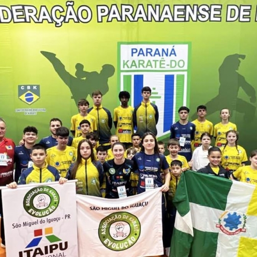 Equipe de karatê conquista 19 medalhas no Campeonato Paranaense em Cascavel