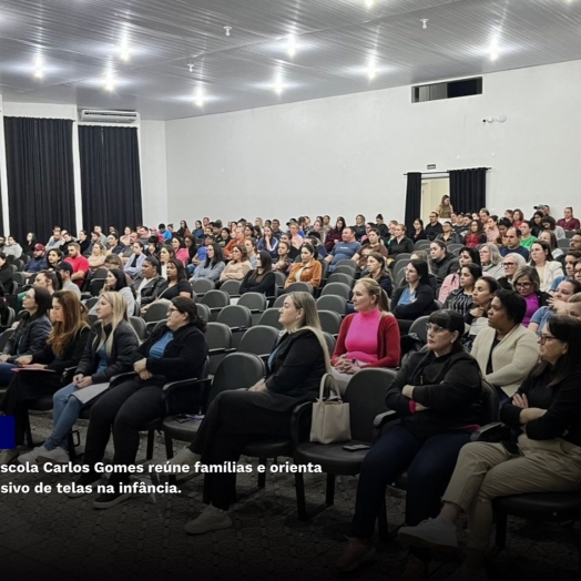 Itaipulândia: Equipe Gestora da Escola Carlos Gomes reúne famílias e orienta pais sobre uso excessivo de telas na infância