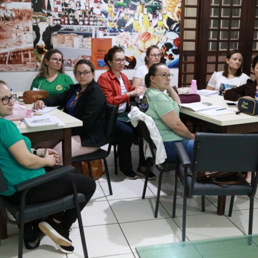 Equipe técnica da Educação de Missal discute projeto político-pedagógico em curso ofertado pela Undime