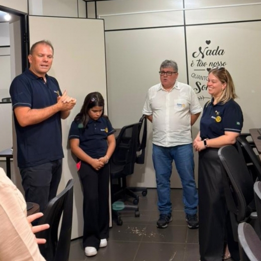 Escola do Trabalho recebe visita do Governador do Rotary