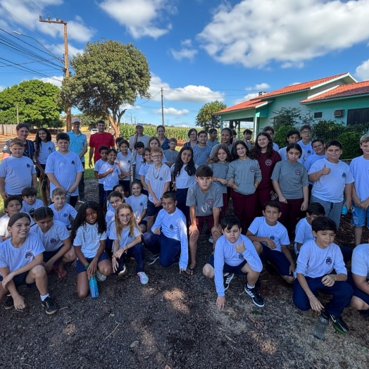 Escola Municipal Professor José Engel promove visita aos poços artesianos e nascente em recuperação em distrito de Santa Helena