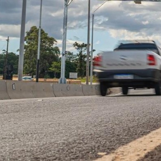 Espaço destinado a pedestres na Ponte da Amizade passa por manutenção neste domingo