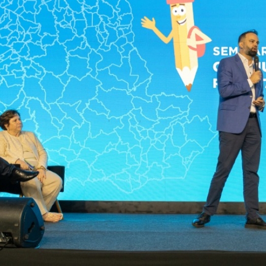Estado premiará as 300 escolas municipais com os melhores índices de alfabetização