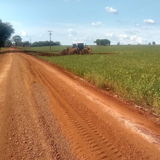 Estrada Capelinha é alvo de melhorias pela SEMAIM em Guaíra