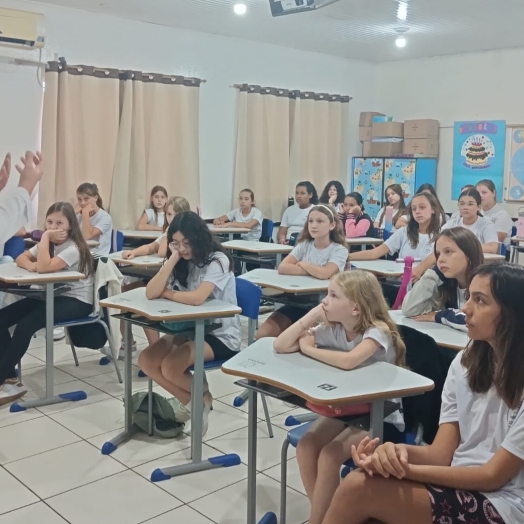 Estudantes da Rede Estadual participam de palestra sobre gravidez na adolescência em Missal