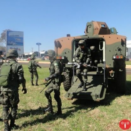 Exército realiza bloqueios em estradas de Foz do Iguaçu