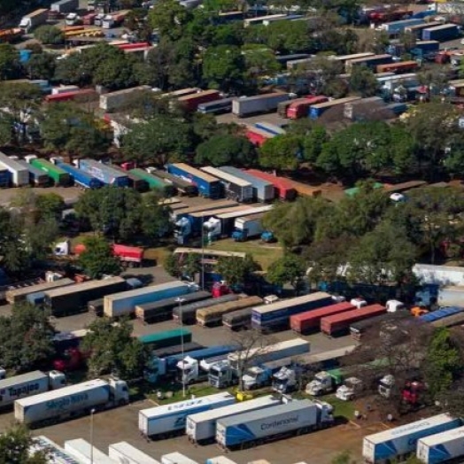 Exportadores do Paraguai pedem fim da fila de caminhões na fronteira