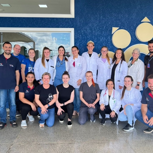 Faculdade UNIGUAÇU recebe médicas veterinárias dos Estados Unidos participantes do Programa Christian Veterinary Mission