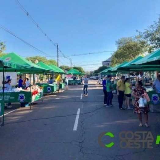 Feira do Produtor de Santa Helena acontece hoje com consumo no local; aproveite