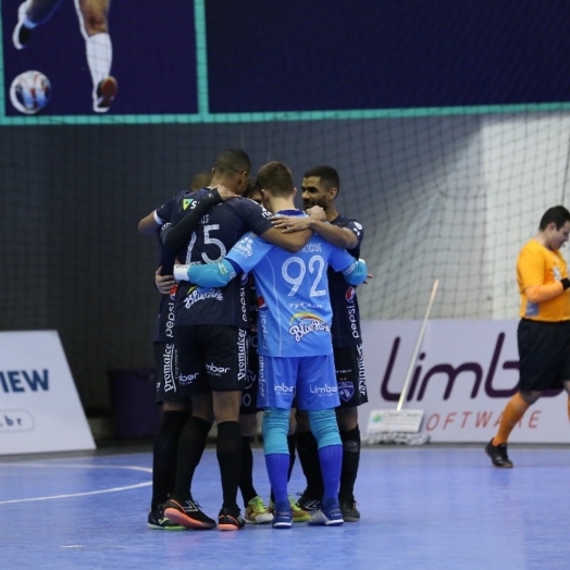 Foz Cataratas Poker Futsal goleia novamente o Pato pela Liga Nacional