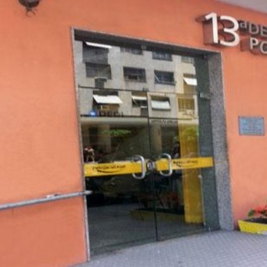 Garota de programa é presa acusada de estuprar o ex