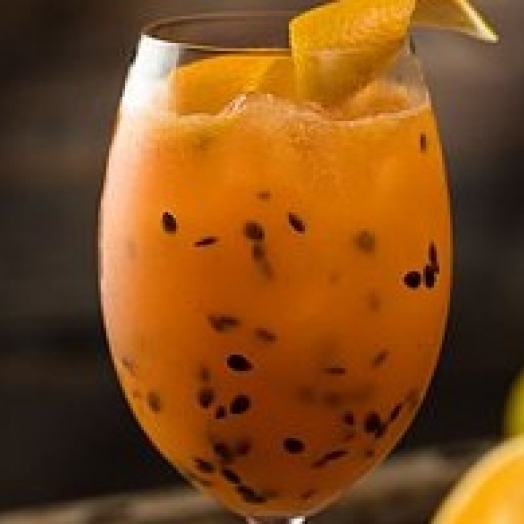 Gin tônica de maracujá