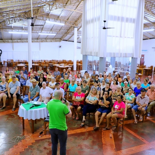 Golpes e fraudes virtuais foram tema de palestra do Sicredi com os idosos em Itaipulândia