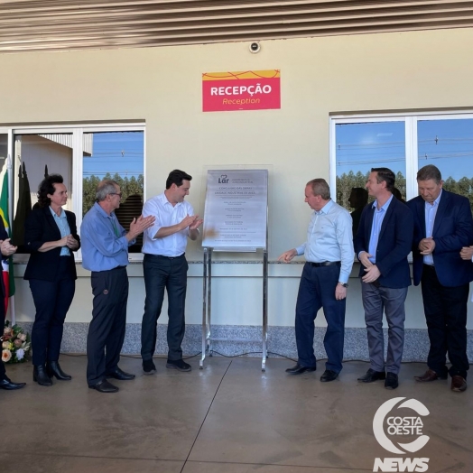 Governador visita UIA da Lar em Matelândia e conhece sistema de reuso de água