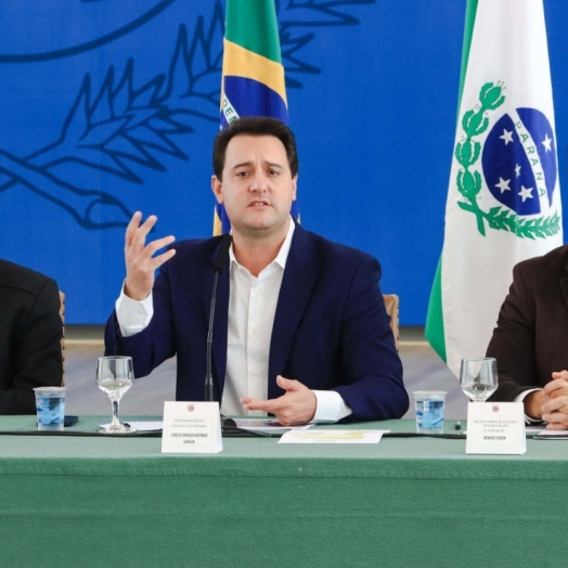 Governo do Paraná propõe piso salarial de R$ 5,5 mil para todos os professores da rede pública