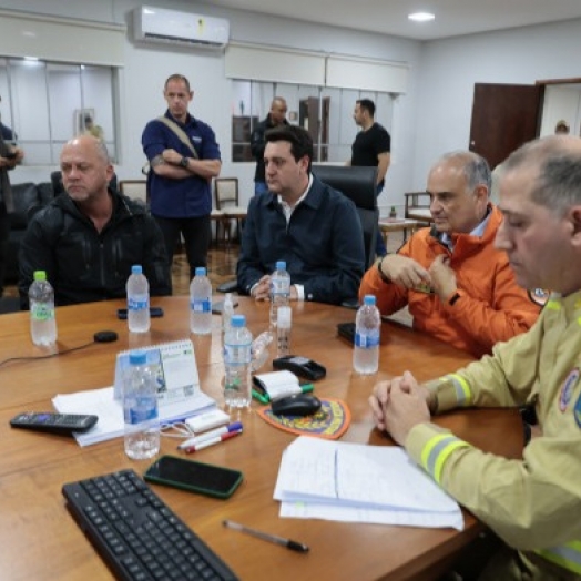 Governo manda dezenas de bombeiros e equipes da saúde para auxiliar Rio Bonito do Iguaçu