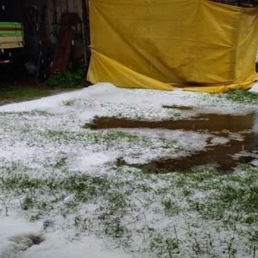 Granizo forte atinge cidades no interior do Paraná; vídeos