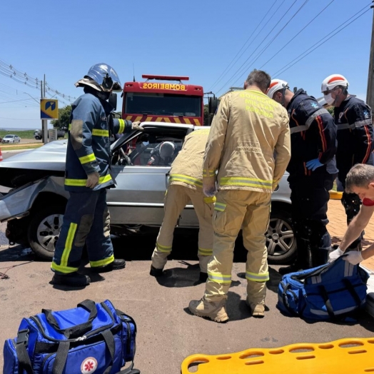 Grave acidente deixa casal encarcerado em veículo e um total de três vítimas em Santa Helena