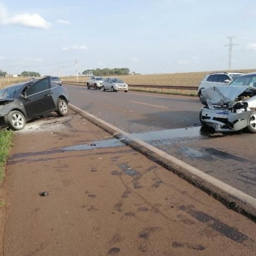 Grave acidente deixa cinco feridos, incluindo uma criança, na BR-163 em Mercedes