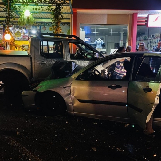 Grave acidente no centro de Santa Helena deixa mulher ferida