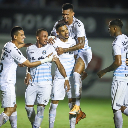 Grêmio bate o Vitória e encaminha vaga nas quartas da Copa do Brasil