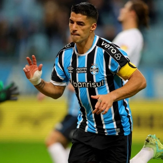 Grêmio vira sobre o América-MG na Arena e volta ao G-4 do Brasileirão