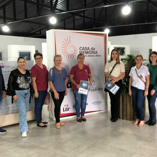 Grupo da Prefeitura de Capitão Leônidas Marques visita a Casa da Memória de Medianeira