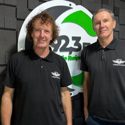 Grupo G4 faz lançamento da regravação da música “Frio da Madrugada” no programa Misturadão da Costa Oeste 92,3