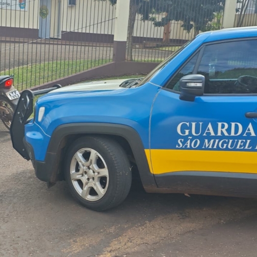 Guarda Municipal e PM apreendem moto irregular no centro de São Miguel do Iguaçu
