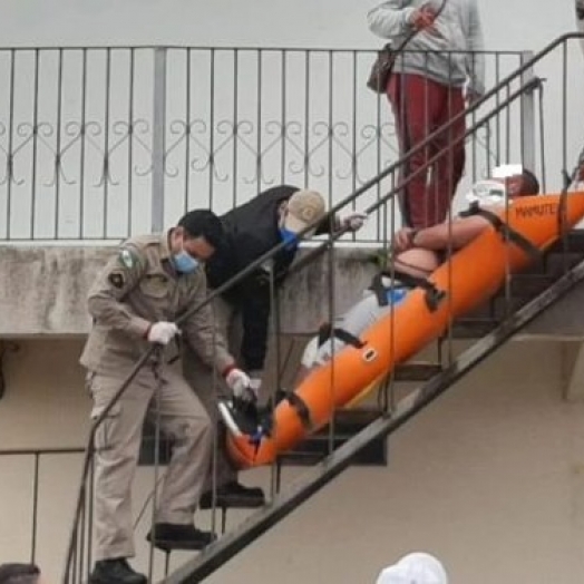 Homem é esfaqueado por amigo que não encontrava há 20 anos no Paraná