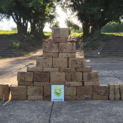 Homem é preso transportando uma tonelada de maconha no lago em Entre Rios do Oeste