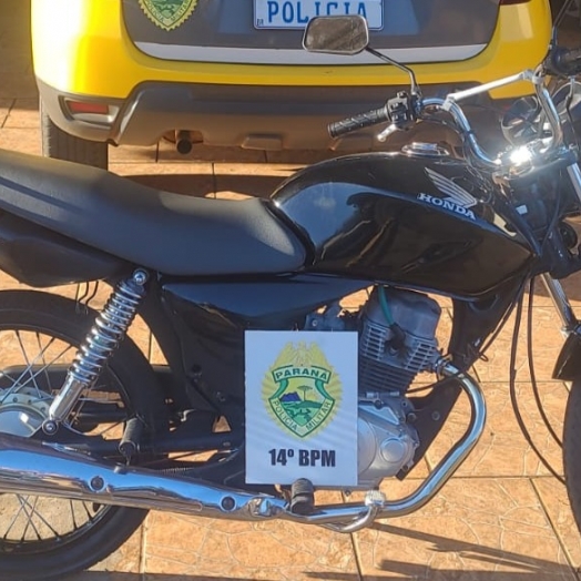 Homem empina a moto e é surpreendido pela Polícia Militar em São Miguel do Iguaçu
