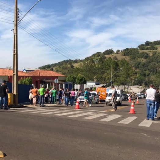 Adolescente invade creche e esfaqueia crianças e professores no Oeste de SC