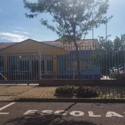 Homem provoca tumulto ao ser proibido de entrar sem calças em CMEI de Cascavel